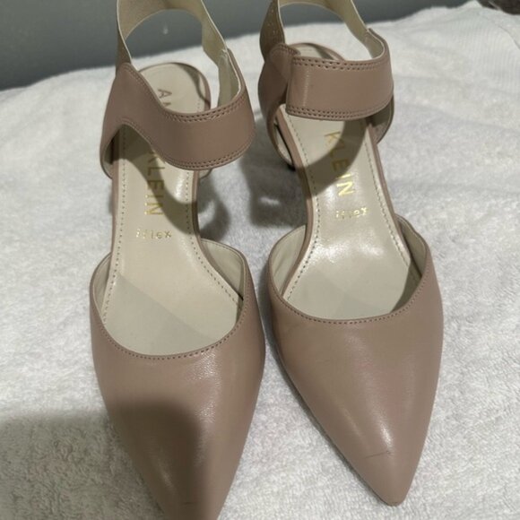 Anne Klein Tan Heels with Ankle Strap and Glossy Finish - Picture 1 of 4